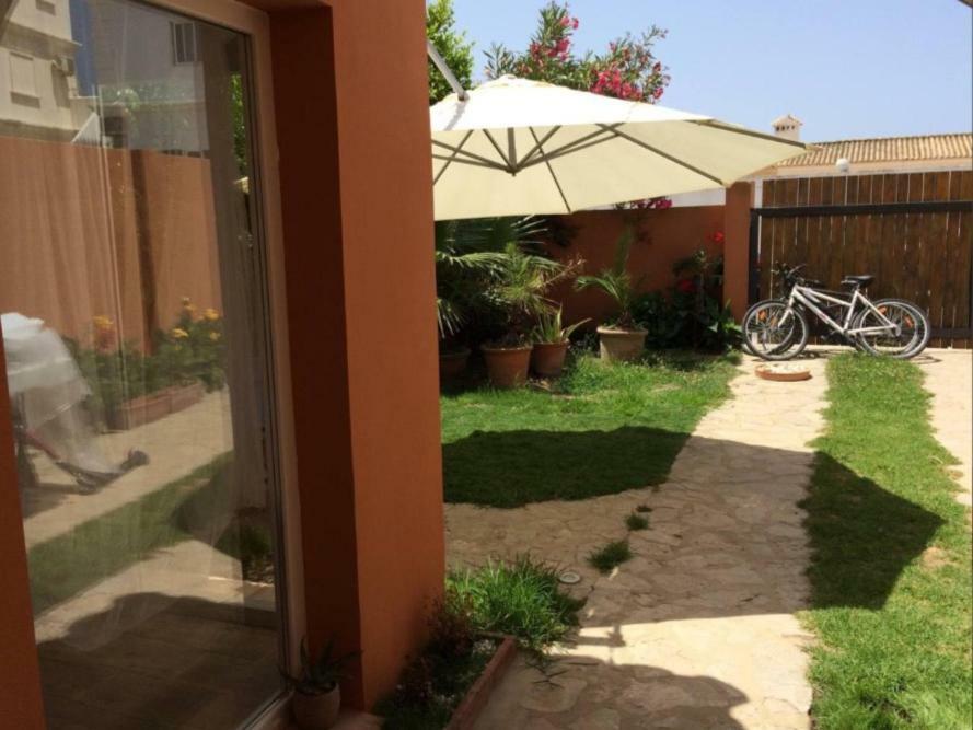 Beach Apartment Garden And Wifi Тарифа Екстериор снимка