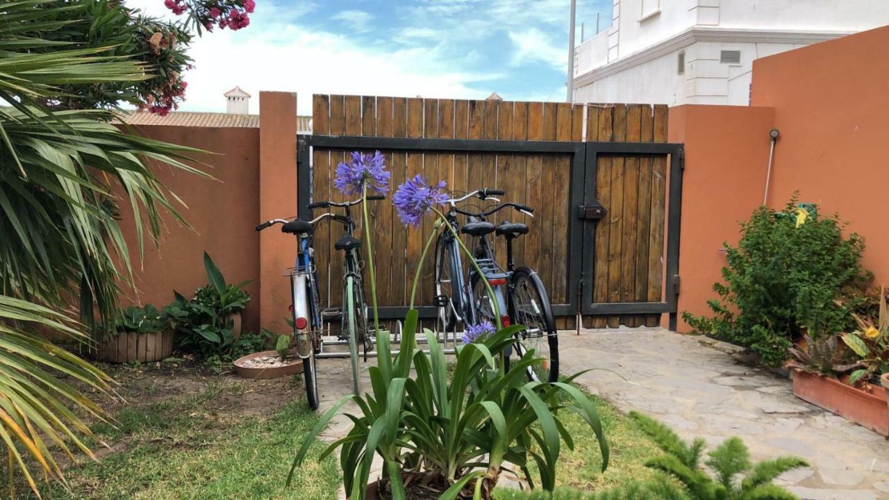Beach Apartment Garden And Wifi Тарифа Екстериор снимка