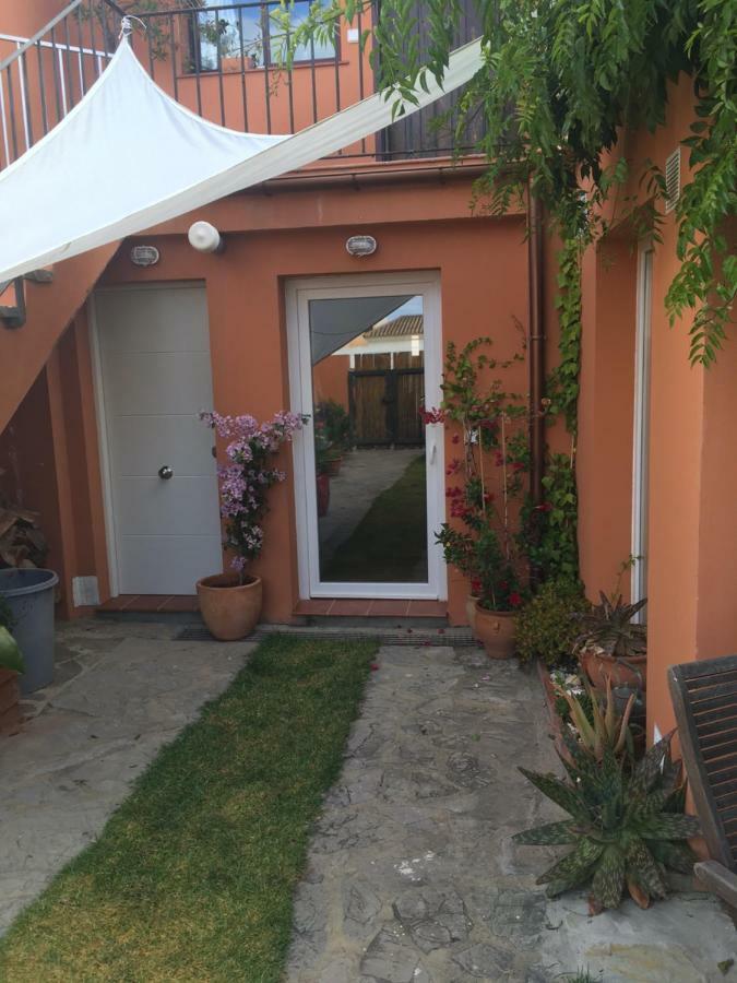 Beach Apartment Garden And Wifi Тарифа Екстериор снимка